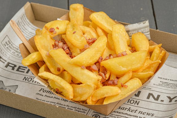 Az SD Witch sült burgonya tálja: ropogós sült csónakburgonya, pirított bacon kockákkal valamint választható ketchup vagy majonéz. Ha teljesebbé akarod tenni a burgeredet.